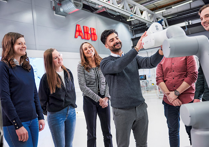 Foto Una encuesta de ABB revela que la reindustrialización está en riesgo por la "brecha educativa" en materia de automatización a nivel mundial.